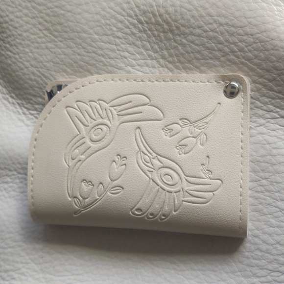 'Hummingbird' Indigenous Design by Douglas Horne Manicure Set - Picture 2 of 6